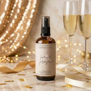 PROSECCO SPREJ JE ZPÁTKY! ✨🥂 V roce 2022 jsme společně s Kristý z @svickymiluj spojily síly a vytvořily zimní kolekci...